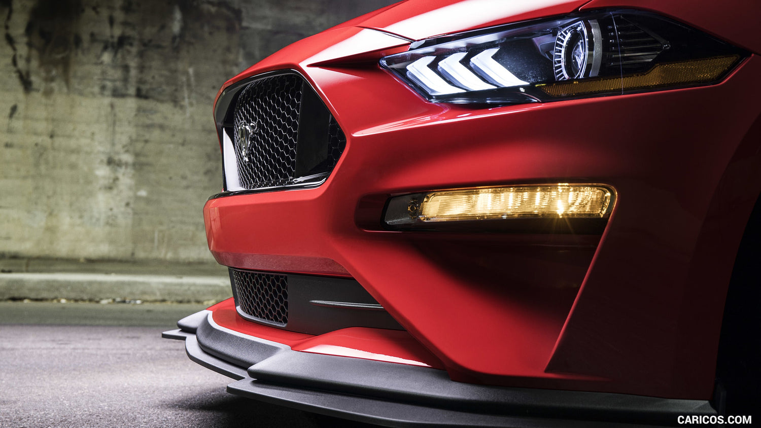 Front car bumper with grille, bumper cover, bumper reinforcement bar, fog light housing, tow hook cover, bumper brackets, bumper clips, and air intake vents – high-quality auto bumper components